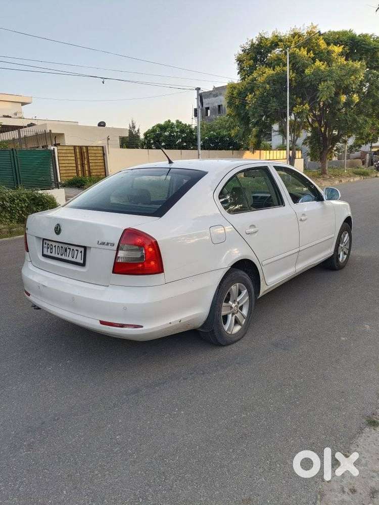 Skoda Laura Ambiente 2.0 Tdi Cr Manual, 2013, Diesel