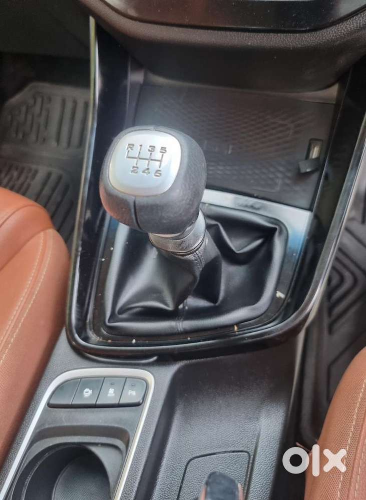 Mg Hector Plus 2022 Diesel 74000 Km Driven