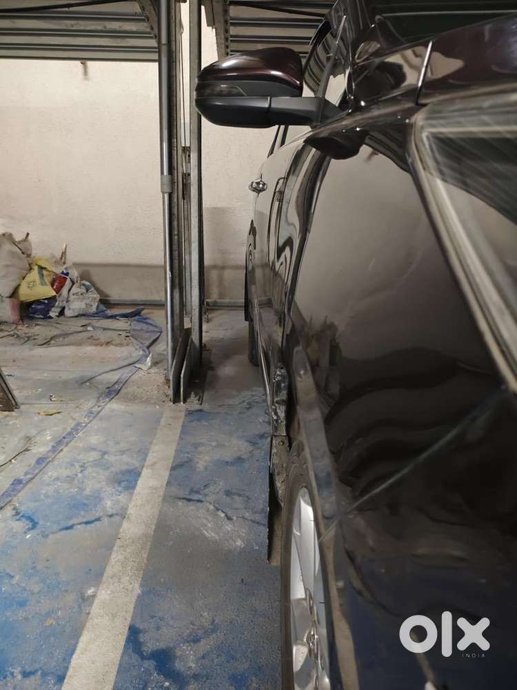 Innova Crysta 2.4 V , Manual