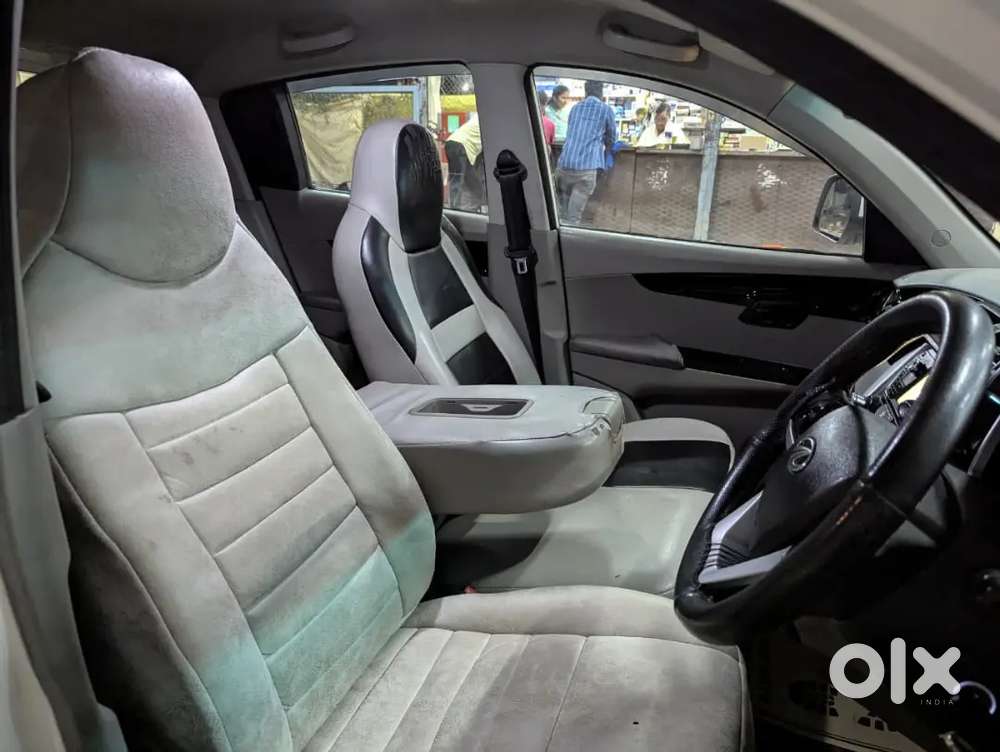 Mahindra Kuv 100