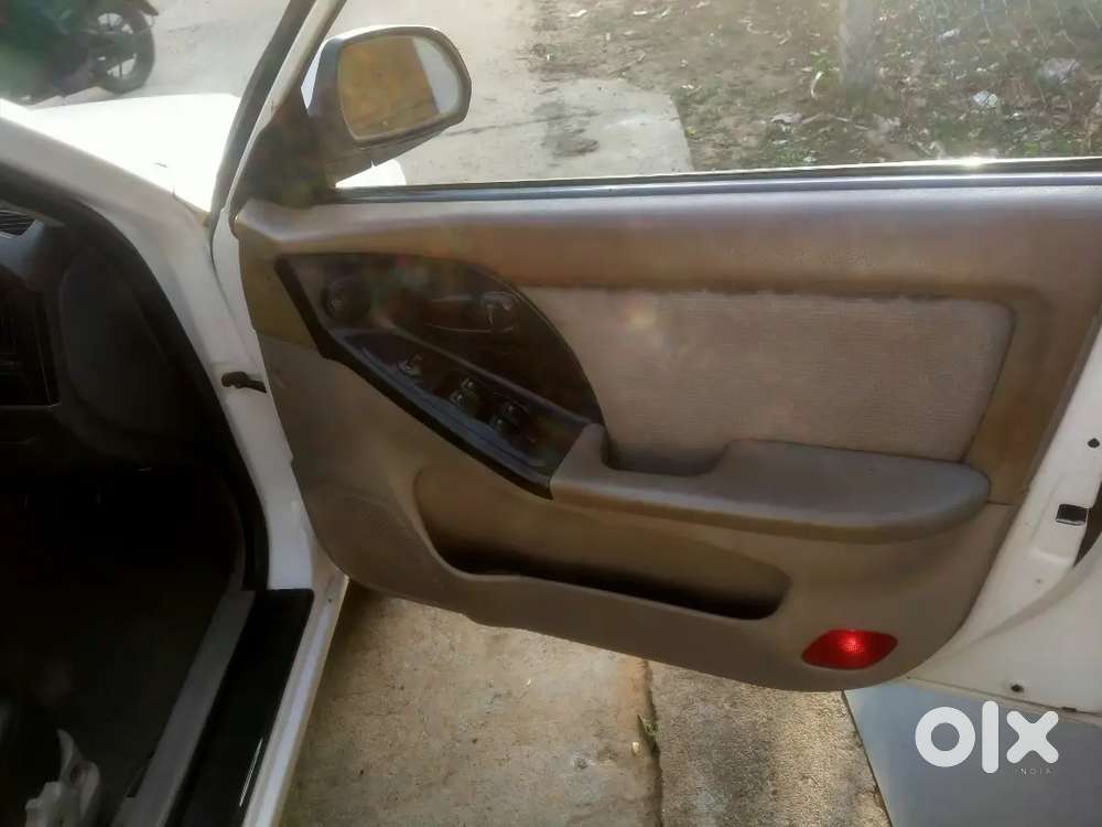 Hyundai Elantra 2005 Petrol Variant