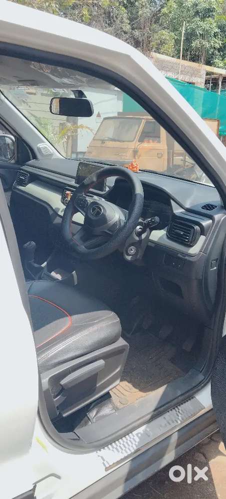 Tata Punch Adv + 1.2p Mt Date Of Registration : 18 Dec 2025.