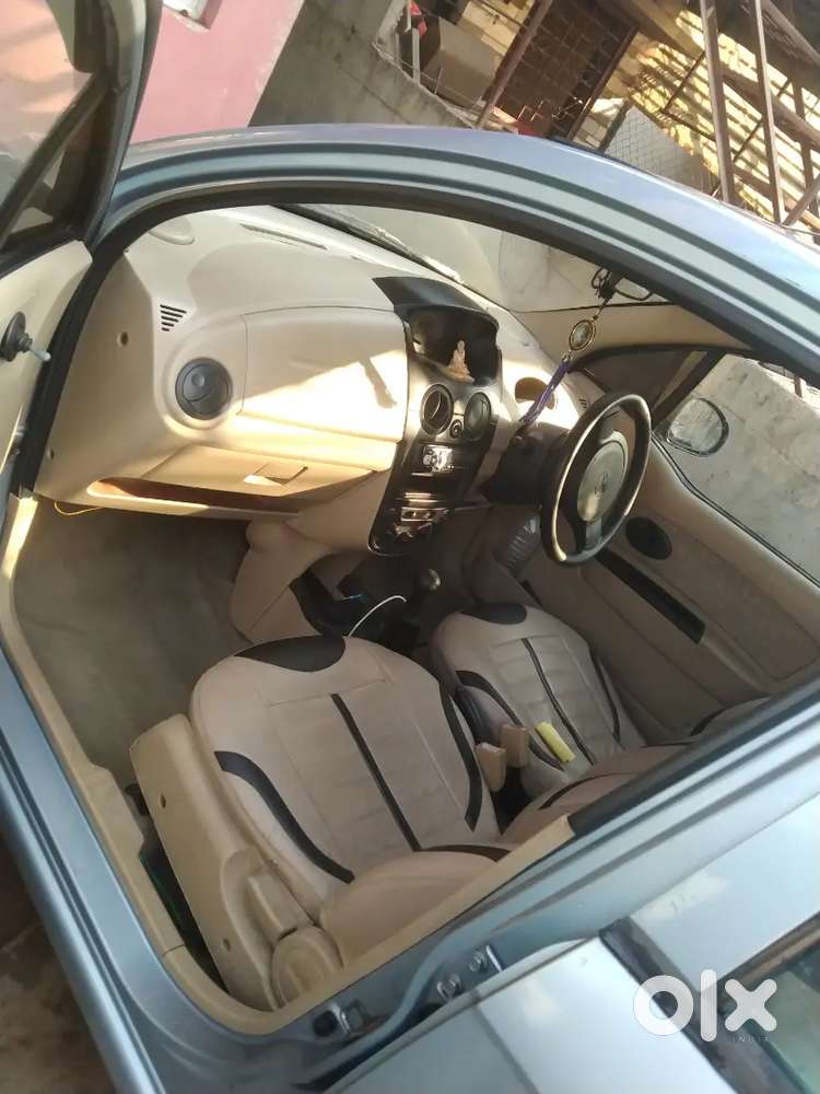 गाडी कंडीशन फुल आहे चारी टायर नवीन आहे 2031 पर्यंत री पासिंग आहे