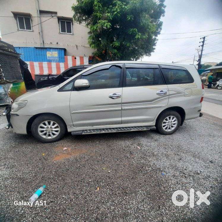 Toyota Innova 2.5 Vx 8 Seater Bs Iv, 2014, Diesel