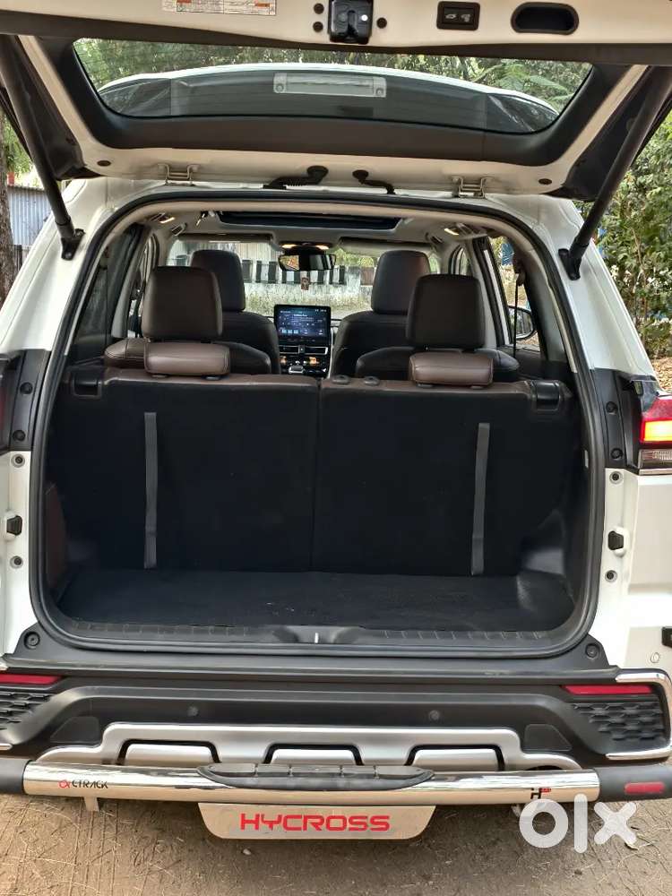 Toyota Innova Hycross Zx Hybrid Just 26000km