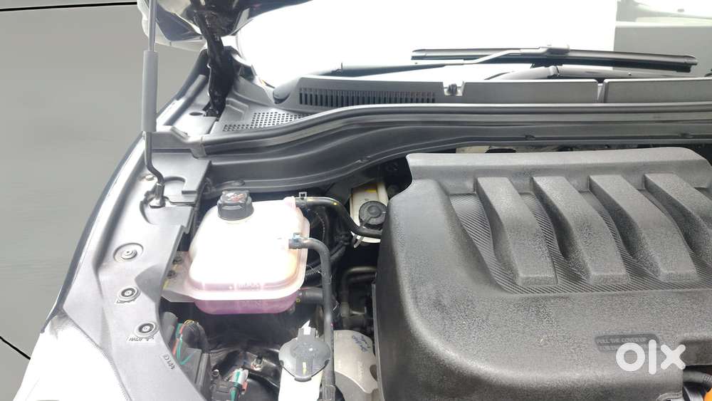 Mahindra Xuv700 2.0 Ax 5 Petrol At Str, 2024, Petrol