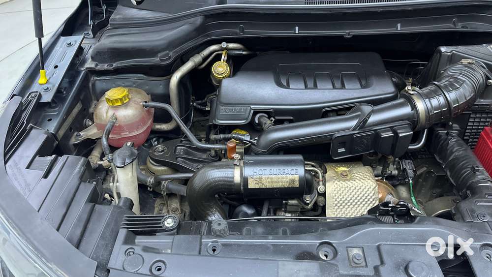 Mahindra Xuv300 1.2 W8 (o) Amt Petrol, 2021, Petrol