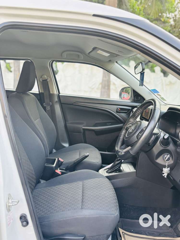 Maruti Suzuki Vitara Brezza 1.5 Vxi At, 2023, Petrol