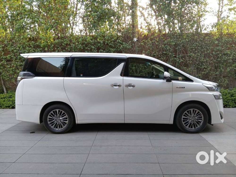 Toyota Vellfire Vip – Executive Lounge, 2022, Petrol