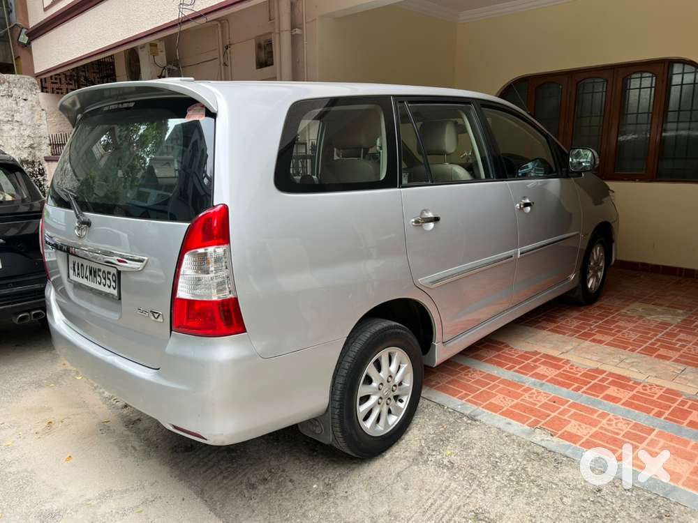 Innova V 7 Seater 3rd Owner