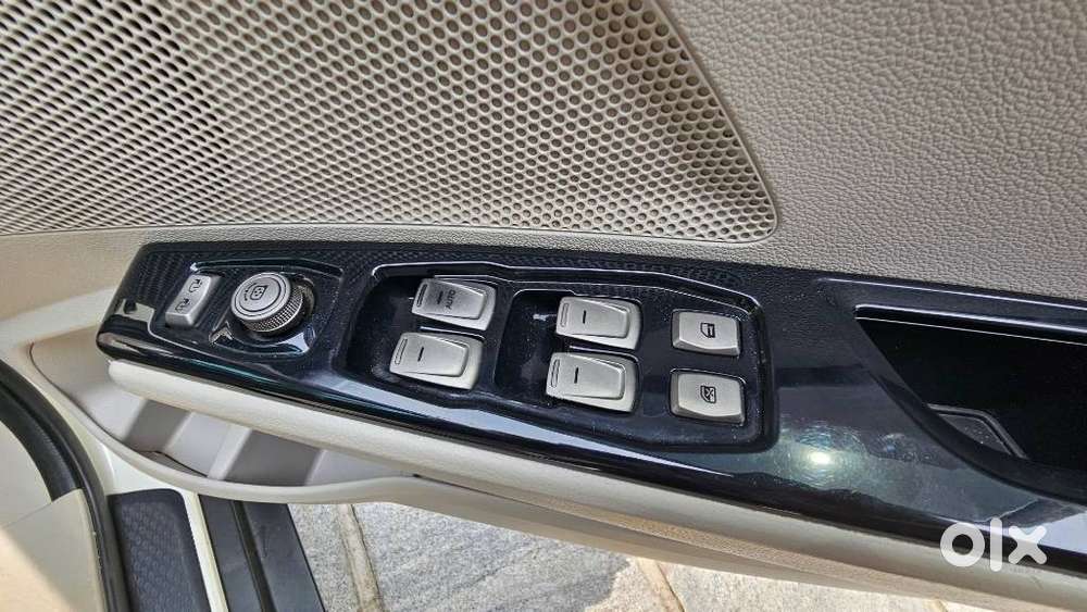 Mahindra Xuv300 1.2 W8 (o) Amt Petrol, 2020, Petrol