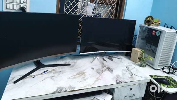 Cpu with 2 32inch curved display Monitor