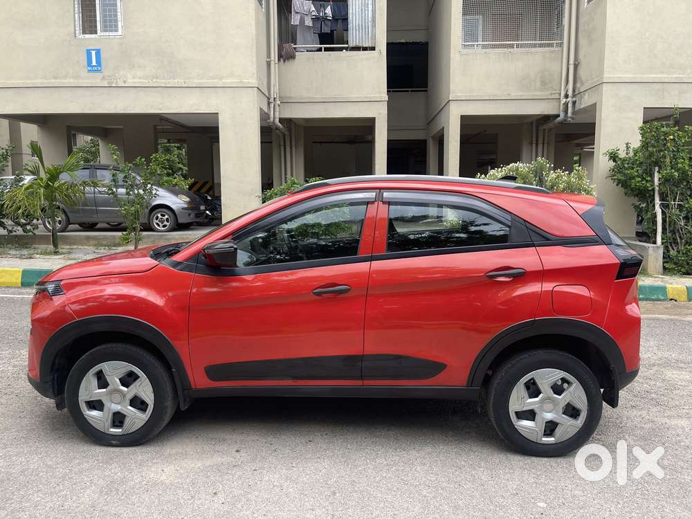 Tata Nexon Smart Plus1.2 Revotron Petrol 5 Mt, 2023, Petrol