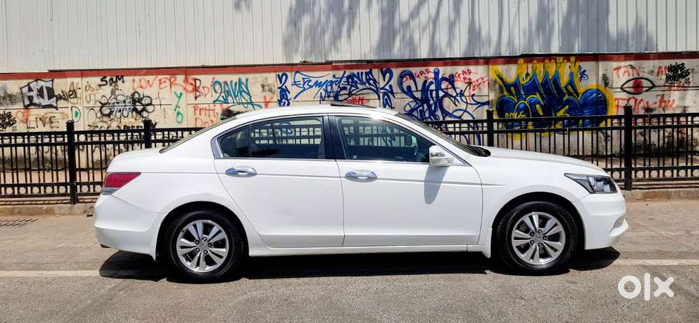 Honda Accord 2.4 Elegance Manual, 2011, Petrol