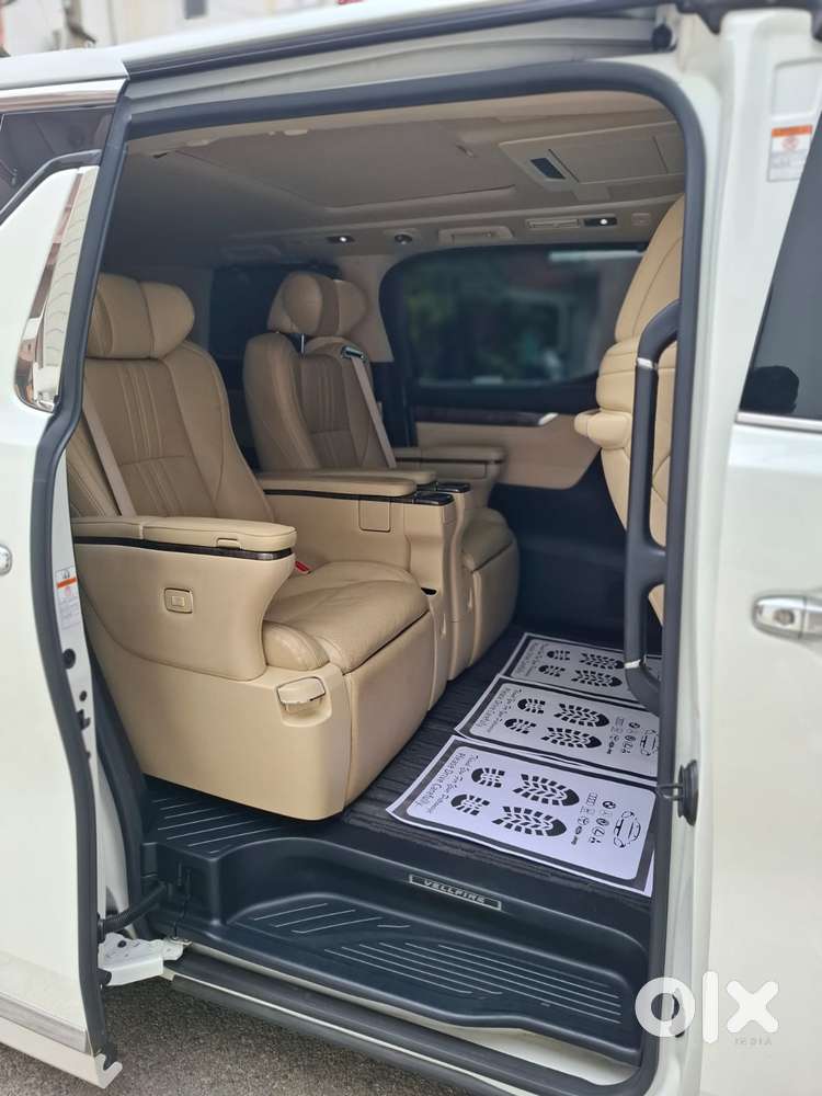 Toyota Vellfire 2.5 Executive Lounge, 2021, Petrol