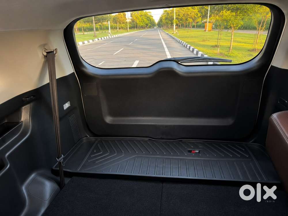Toyota Innova Hycross Petrol 15000 Km Driven