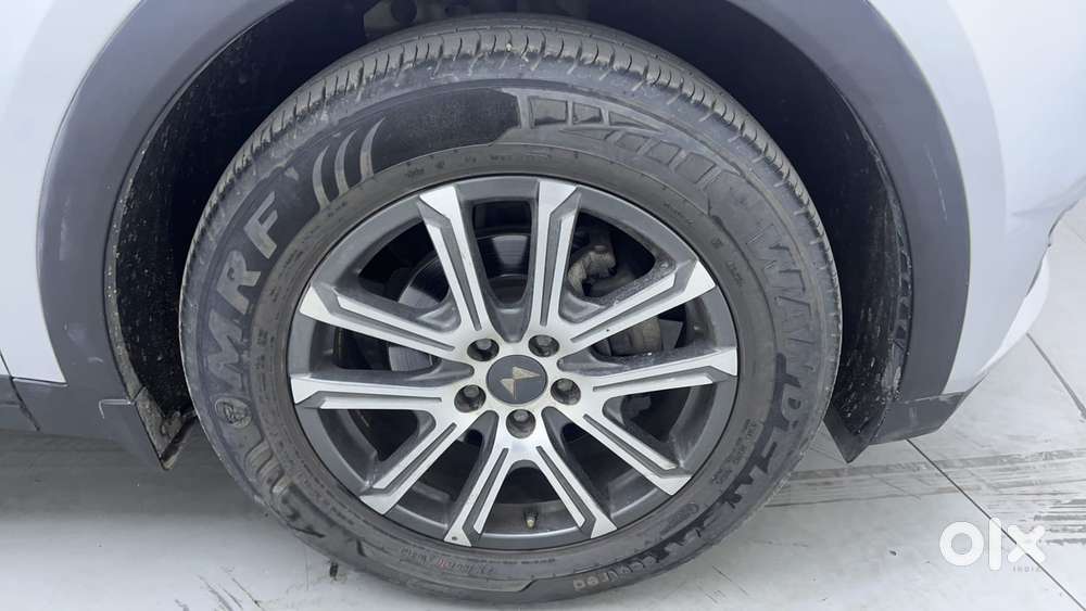 Mahindra Xuv700 2.0 Ax 7 Petrol Mt Str, 2021, Petrol