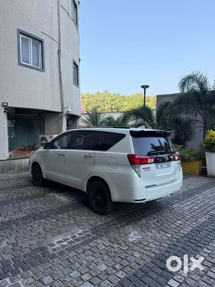 Toyota Innova Crysta 2017 Diesel Well Maintained
