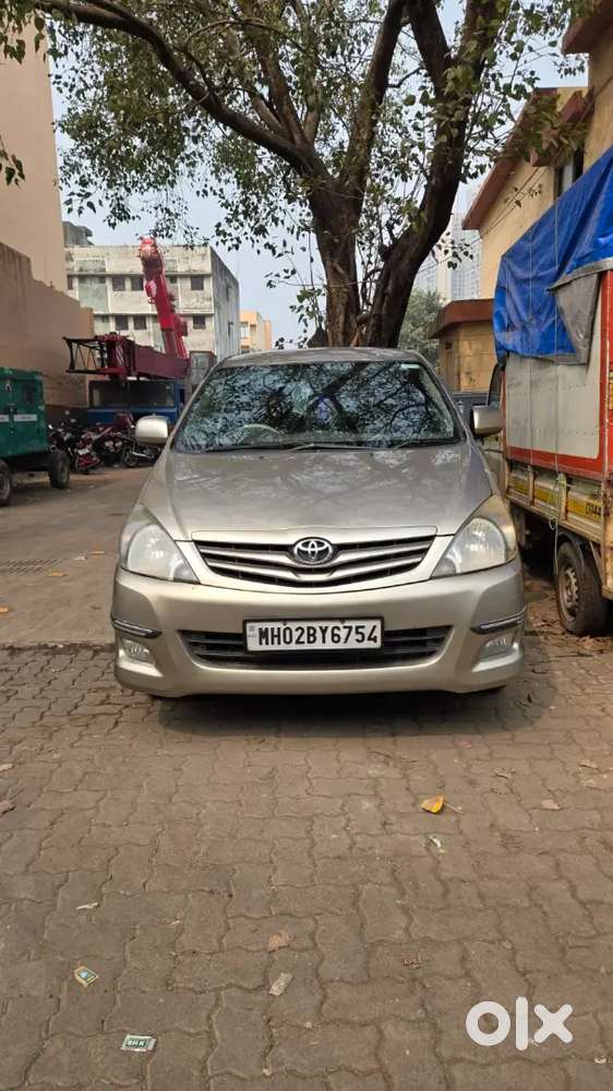 Toyota Innova 7 Str 2010