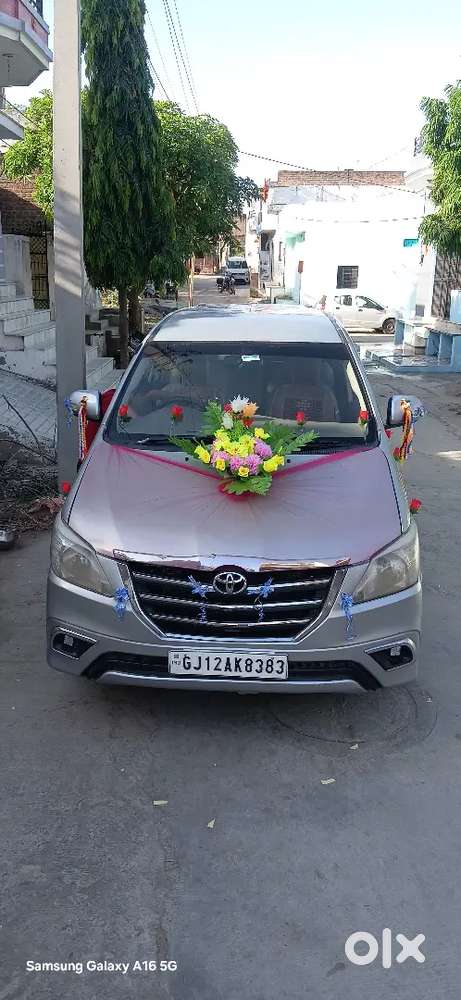 वेल मैनटैन इनोवा कार चालू हालत में है
