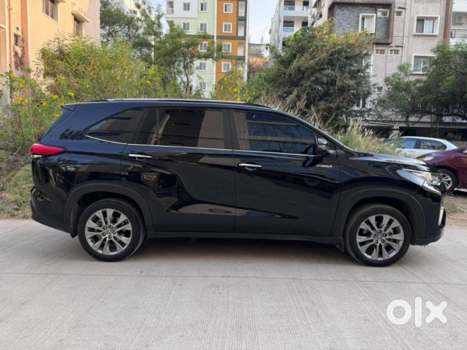 Toyota Innova Hycross 2.0 Zx Hybrid 7 Str, 2025, Petrol