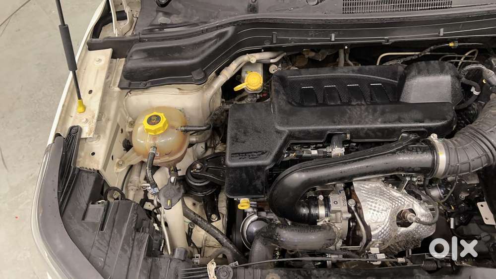 Mahindra Xuv300 W8 (o) 1.5 Diesel Amt, 2022, Diesel