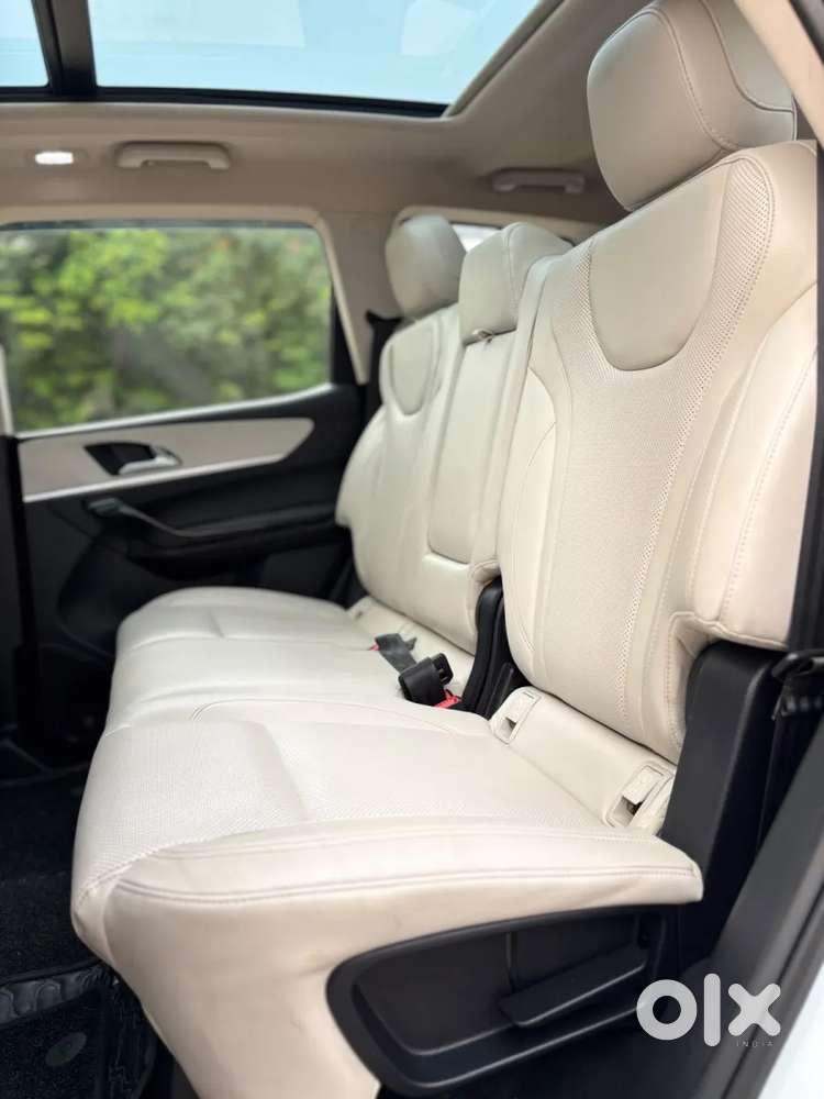 Mahindra Xuv700 2.2 Ax 7 Diesel At Luxury Pack Str Awd, 2024, Diesel