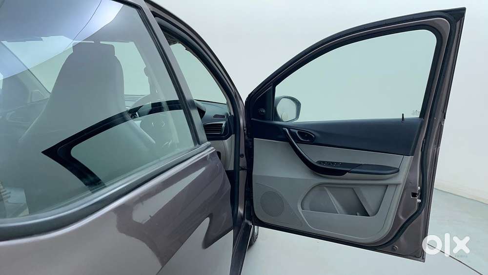 Tata Tiago 1.2 Revotron Xm, 2016, Petrol