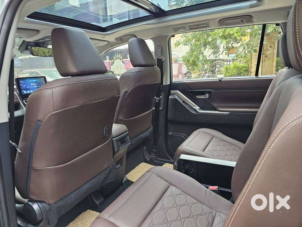 Toyota Innova Hycross 2.0 Zx (o) Hybrid 7 Str, 2025, Electric