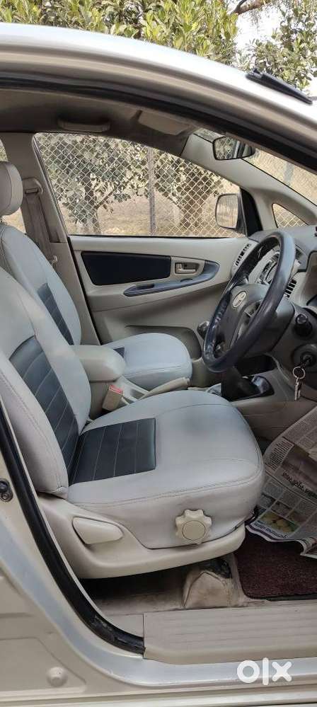 Toyota Innova 2.5 G (diesel) 7 Seater Bs Iv, 2012, Diesel