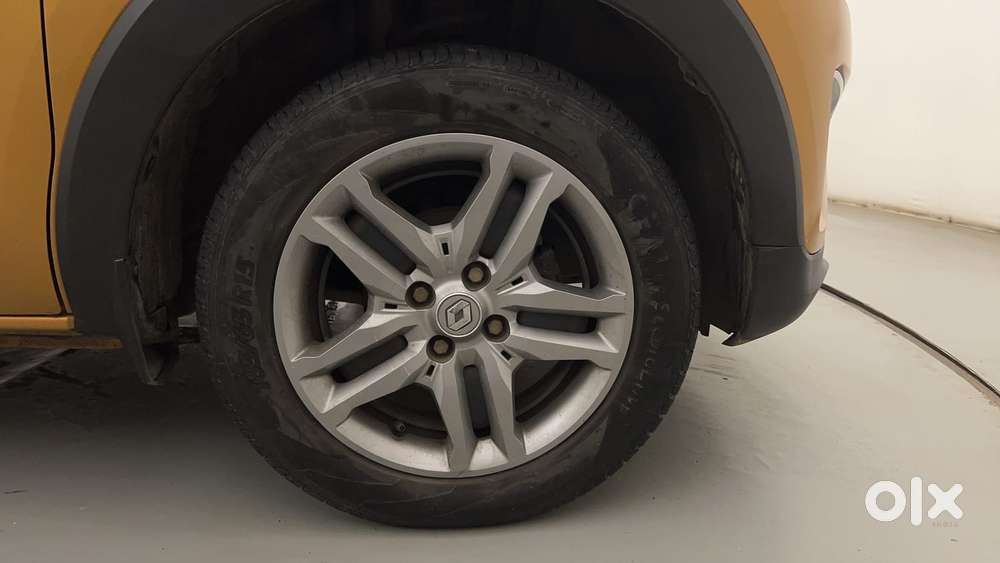 Renault Triber 1.0 Rxz Dual Tone, 2022, Petrol