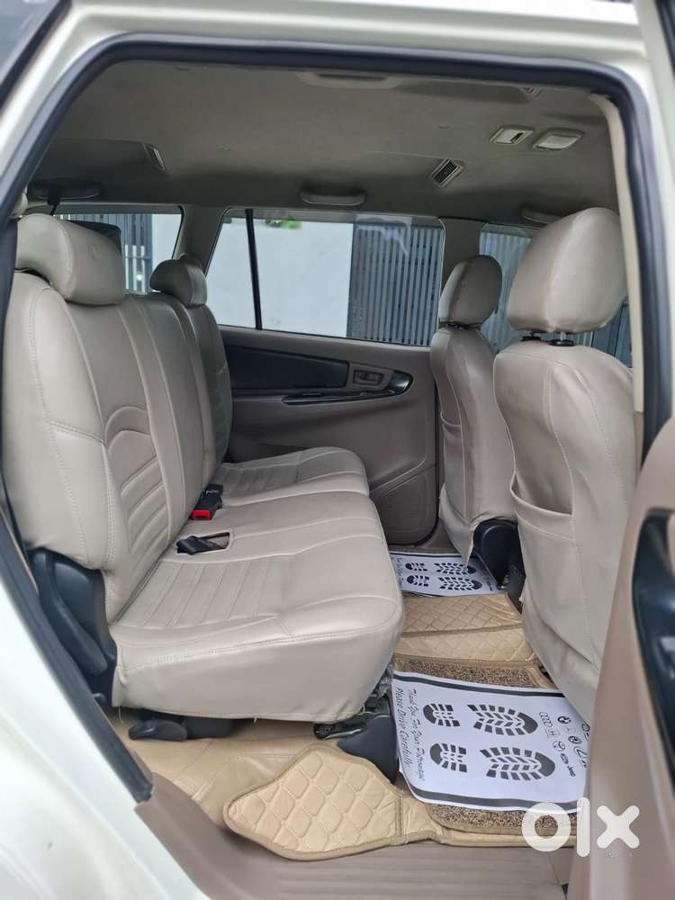 Toyota Innova 2.5 G (diesel) 8 Seater, 2015, Diesel