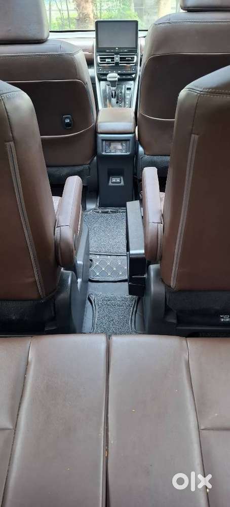 Toyota Innova Hycross 2.0 Zx Hybrid 7 Str, 2024, Petrol