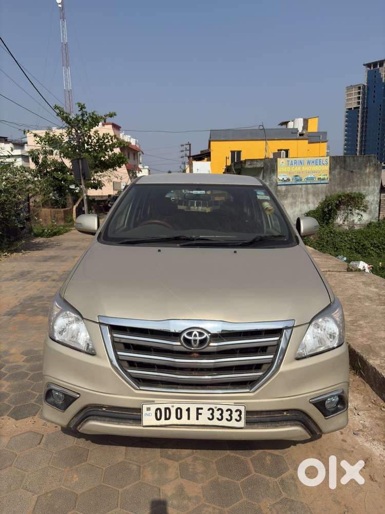 Toyota Innova 2.5 Vx 8 Str Bs-iii, 2015, Diesel