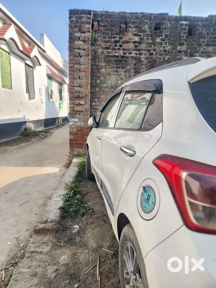 Hyundai Grand I10 2015 Diesel 121000 Km Driven