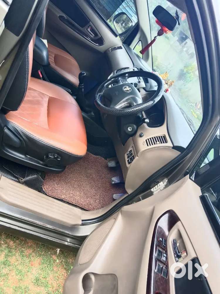 Toyota Innova 2.5 V 7 2015