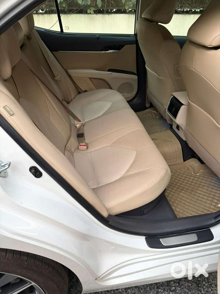 Toyota Camry 2024 Petrol 3400 Km Doctor Driven In Show Room Condition