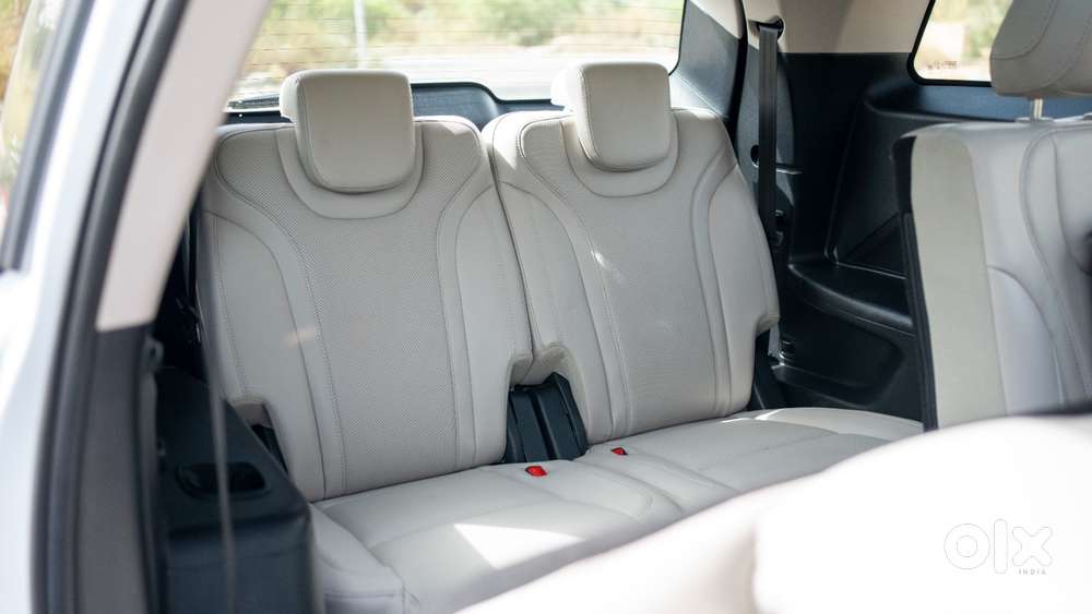Mahindra Xuv700 2.0 Ax 7 Petrol At Luxury Pack Str, 2025, Petrol