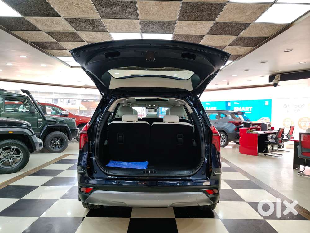 Mahindra Xuv700 2.0 Ax 7 Petrol At Luxury Pack Str, 2021, Petrol