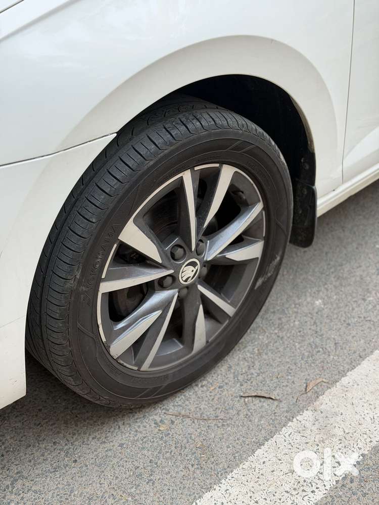 Skoda Slavia 1.0 Tsi Style At, 2022, Petrol