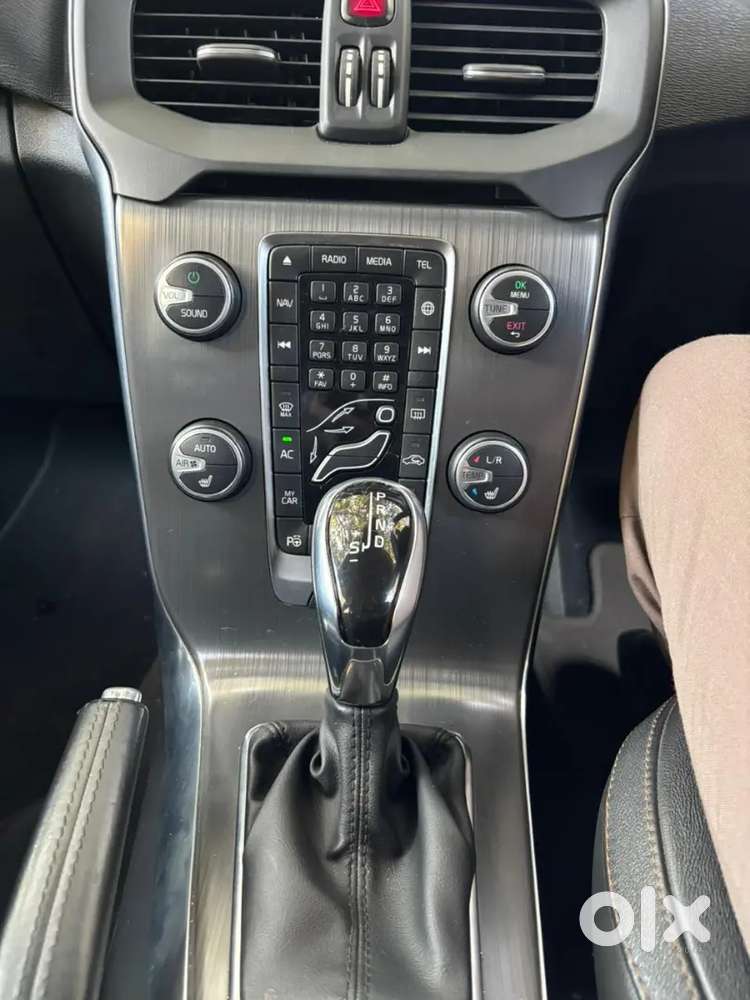 Volvo V40 Cross Country 2016 Diesel 69000 Km Driven