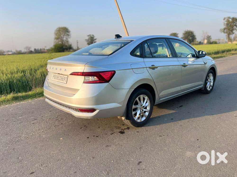 Skoda Slavia Ambition 1.0l Tsi At, 2022, Petrol