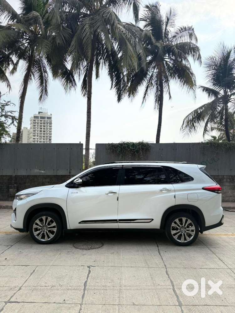 Toyota Innova Hycross 2023
