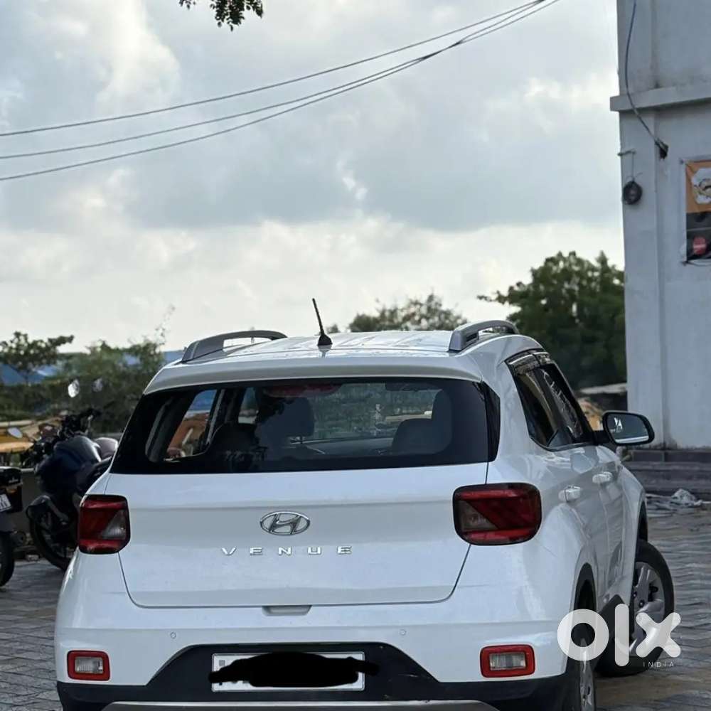 Hyundai Venue 2020 Petrol 33200 Km Driven