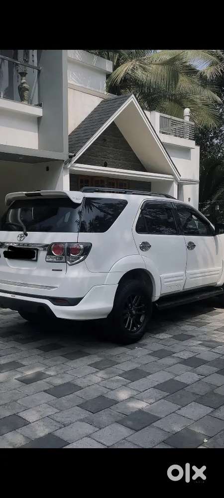 Toyota Fortuner 2015 Diesel 150000 Km Driven