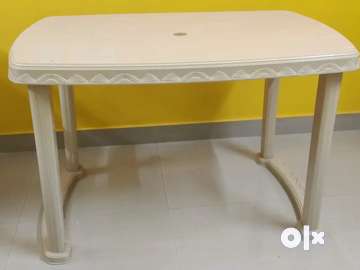 Olx deals plastic table