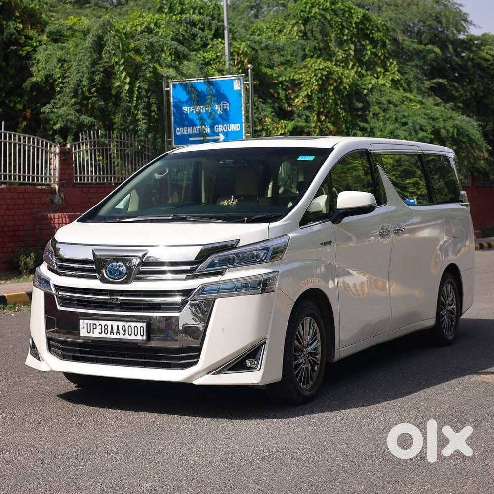 Toyota Vellfire 2.5 Executive Lounge, 2023, Petrol
