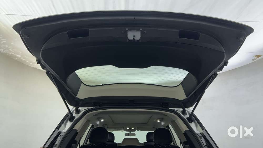 Mahindra Xuv700 2.0 Ax 5 Petrol At Str, 2022, Petrol