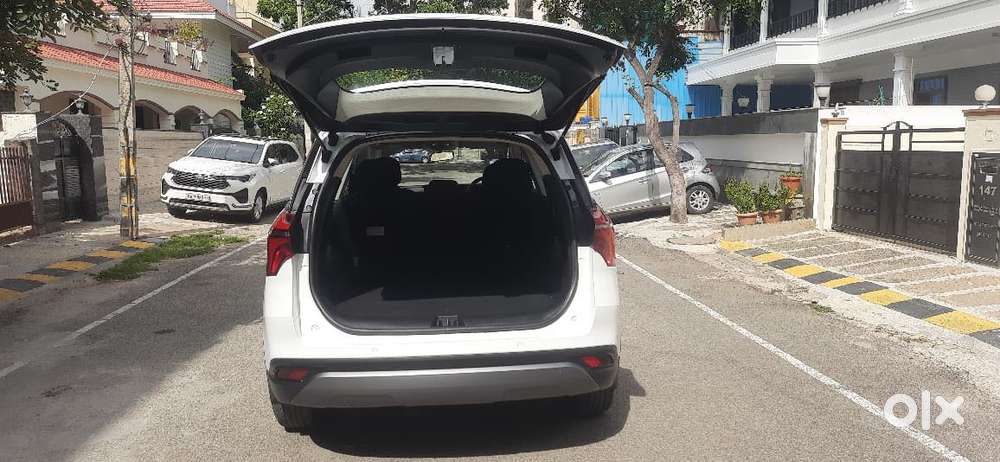 Mahindra Xuv700 2.0 Ax 5 Petrol At Str, 2024, Petrol