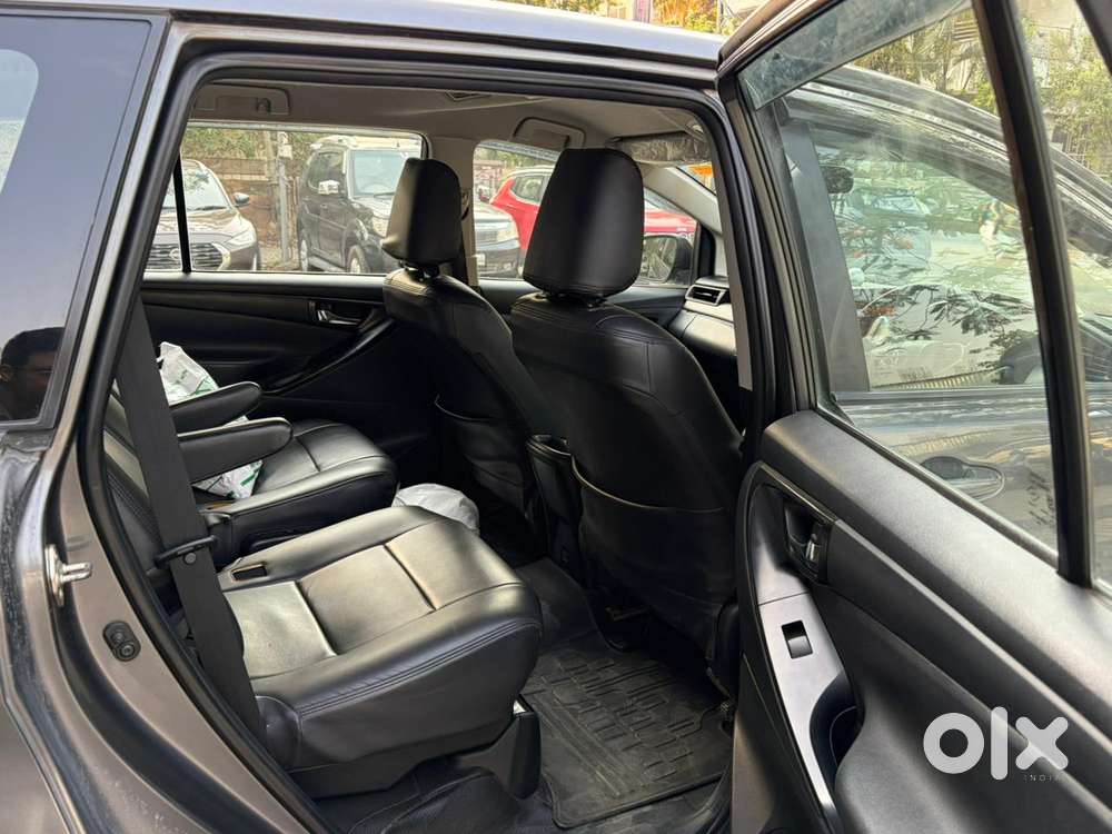 Toyota Innova Crysta [2016-2020] 2.4 Gx At 8 Str, 2017, Diesel